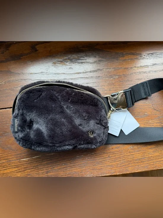 lululemon athletica Black Faux-Fur Belt Bag with Gold Buckle - Picture 1 of 4